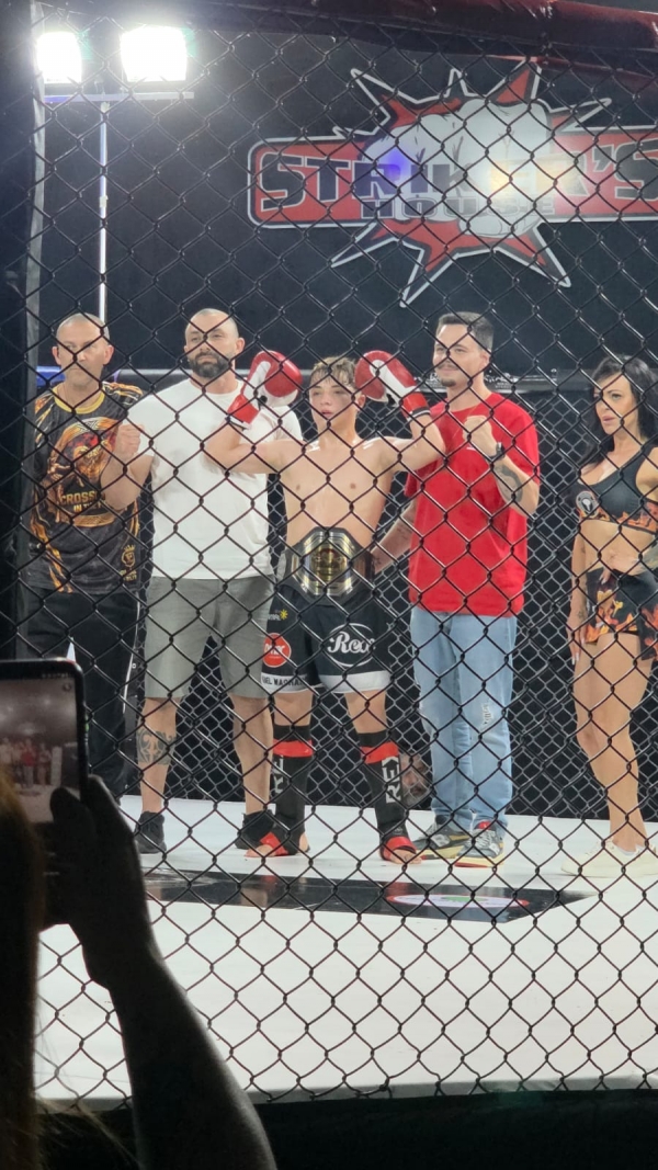 Miguel Godoy conquista primeiro cinturão no kickboxing