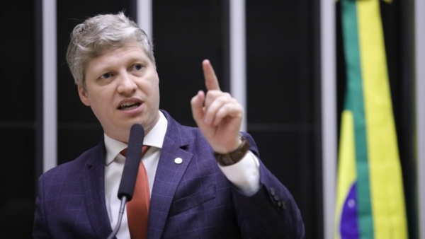 Cacisc ao Meio-dia traz o deputado federal Marcel Van Hattem
