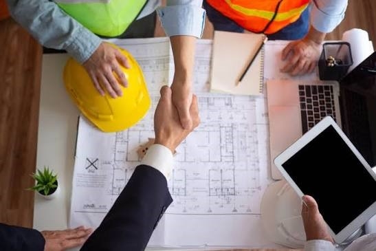 Como escolher uma construtora para a sua obra? O que você precisa descobrir antes de assinar o contrato