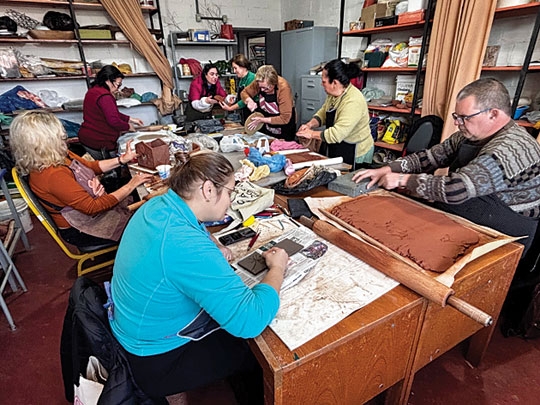 Atelier produz peças utilitárias