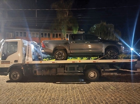 Hilux furtada é recuperada pela BM