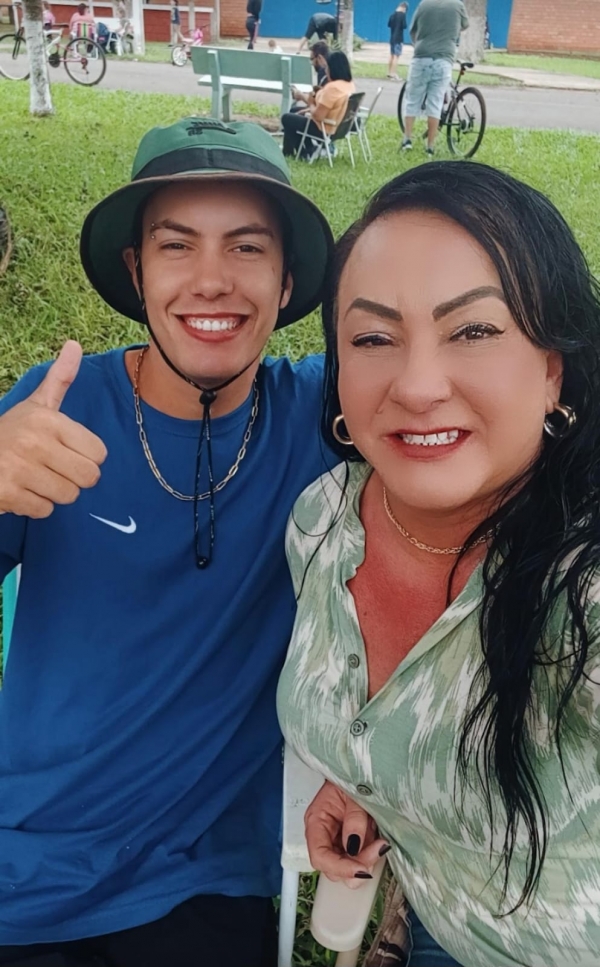 Mãe celebra trajetória de superação do filho empreendedor 