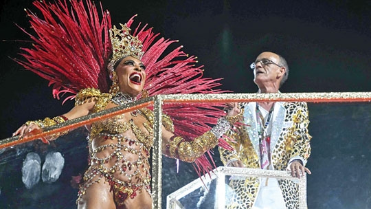 Unidos do Viradouro é campeã do RJ com pontuação máxima