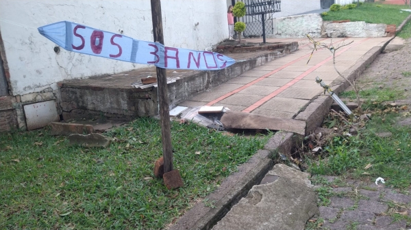 Buraco de três anos preocupa leitora 