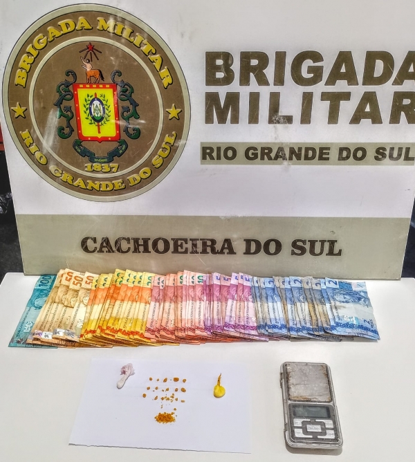 Suspeito de tráfico é preso com drogas pela Força Tática 