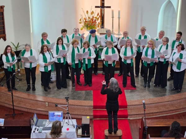 Corais cantaram na Martim Lutero