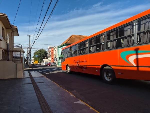 Ônibus da linha Promorar quebra novamente