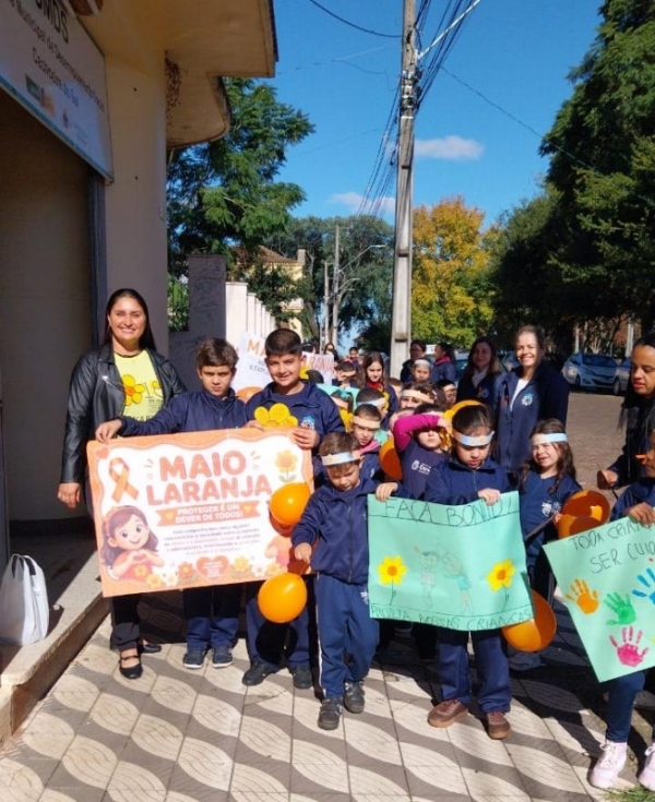 Secretaria de Desenvolvimento Social realiza atividades pelo Maio Laranja