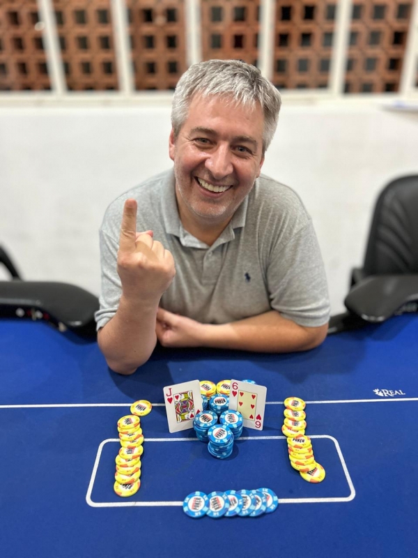 Felipe Trevisan vence no pôquer da Sociedade Rio Branco
