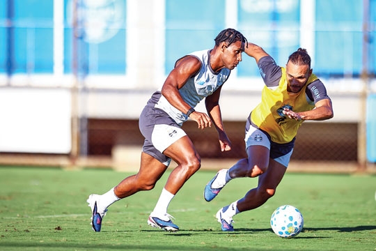 Estreia em busca do hexa