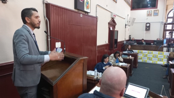 Magaiver chama secretária de Educação de incompetente