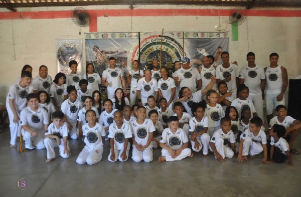 Alessandro Ribeiro ganha cordel branco em evento de capoeira