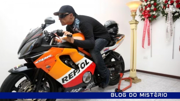 O estranho costume de velar os mortos como se estivessem vivos