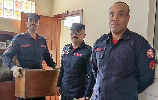 Gambá resgatado em ar-condicionado