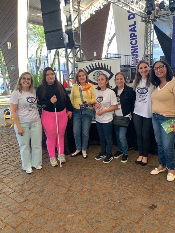 Cegos participaram de momento cultural na Feira do Livro