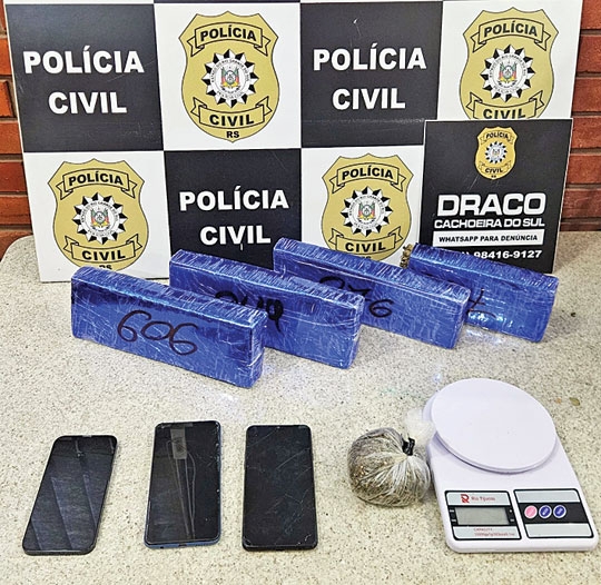 Polícia pega 3,2 quilos de maconha