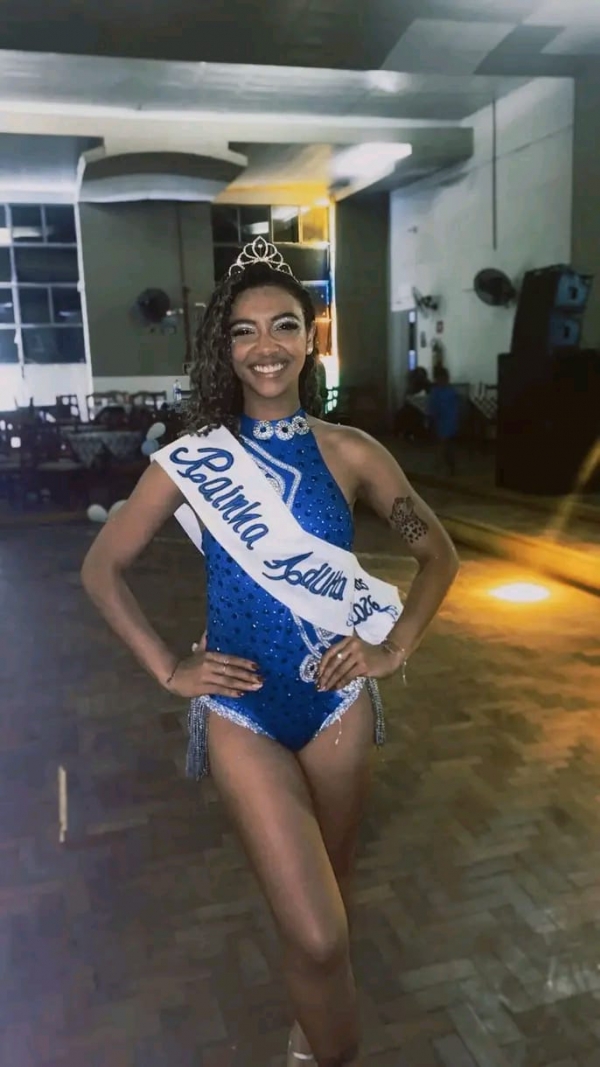 Bianca Fortes é a Rainha da Aldeanos do Samba