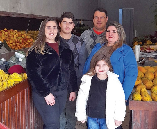 Fruteira Moraes celebra 15 anos