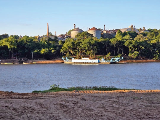 Balsa terá corredor de caminhões