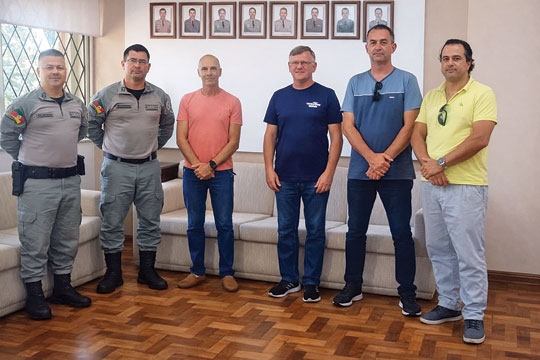 Grupo de apoio visita a Brigada