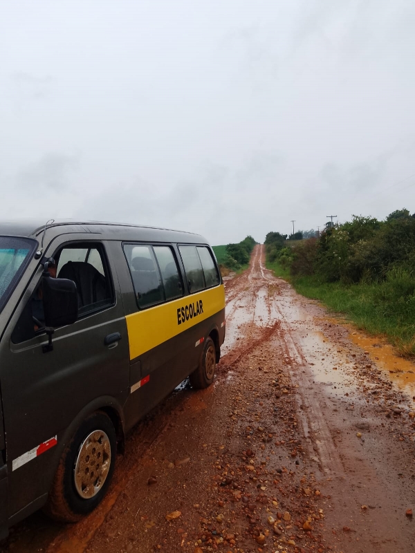 Moradores do interior enfrentam atoleiro em dias de chuva