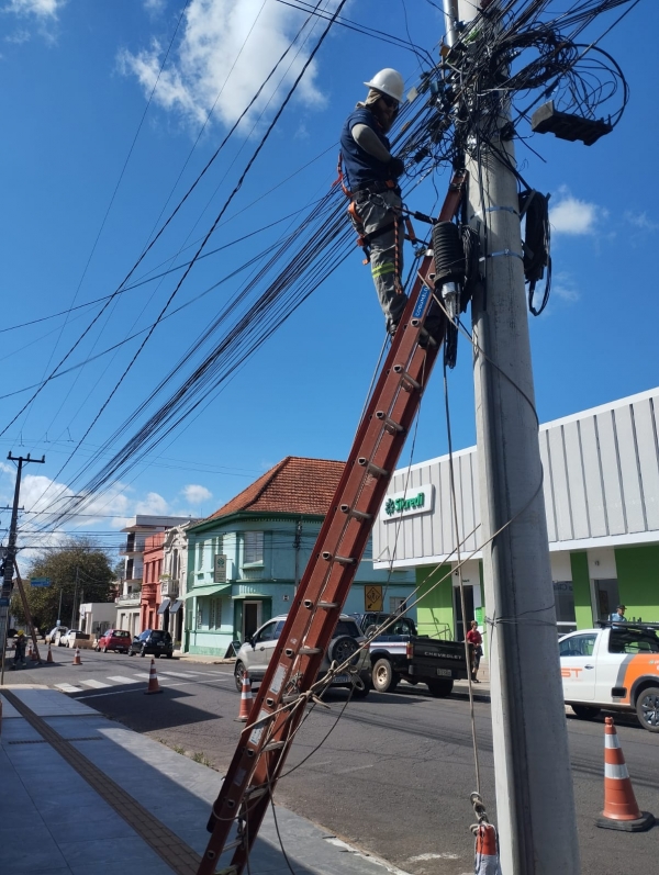 Última operação de retirada de fios do ano acontece nesta quarta-feira na Saldanha Marinho