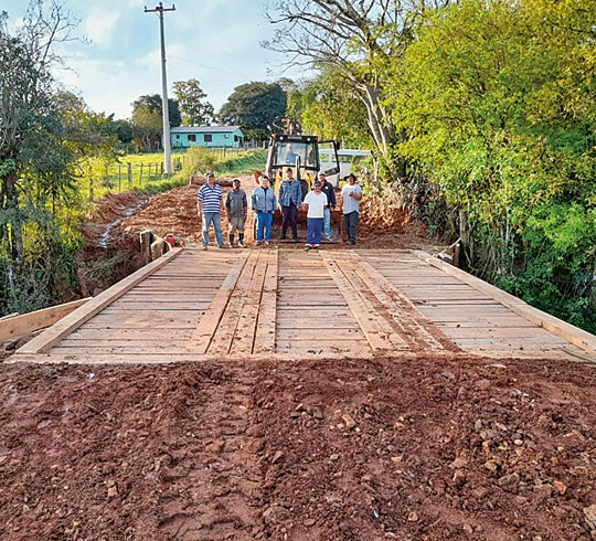 Ponte nova no Corredor dos Silva