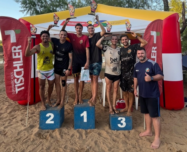 Bruno Patrola e Lucas Cantarelli são campeões no futevôlei