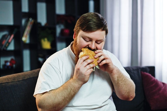 COMER RÁPIDO: O VILÃO INVISÍVEL DO PESO