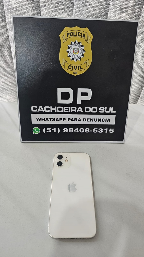 Polícia recupera celular na zona norte