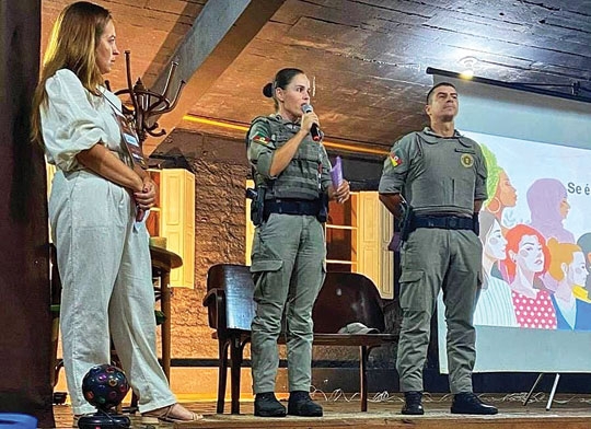 Brigada palestra sobre violência contra mulher