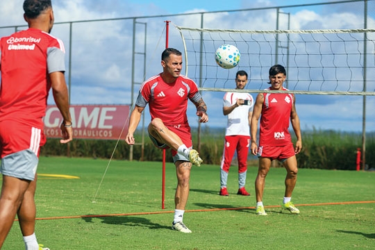 Inter joga para melhorar em casa