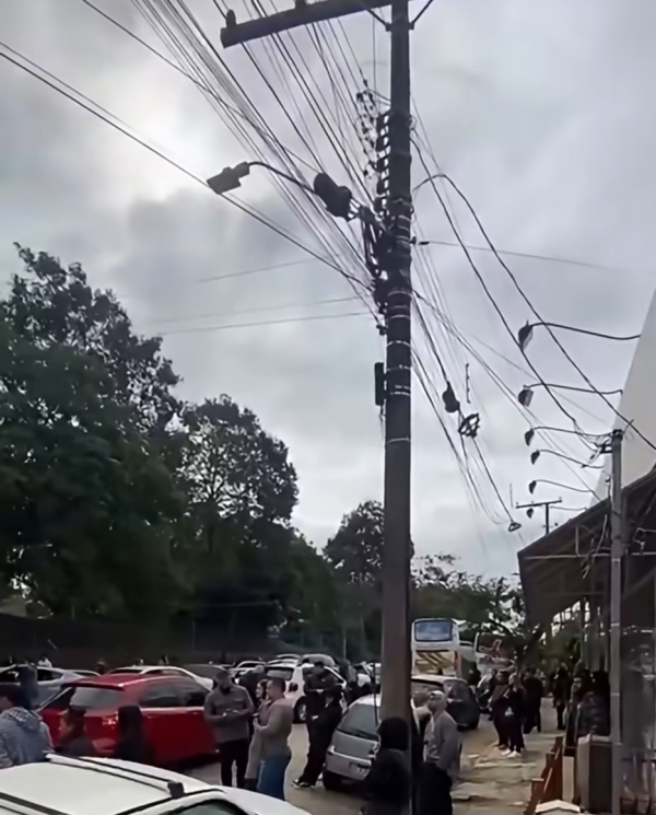 Entrega de boinas verdes causa congestionamento na Marques Ribeiro