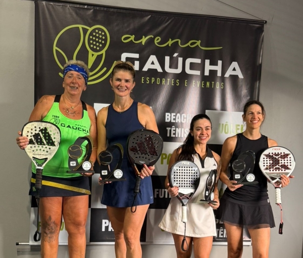 Claudia Freiberg é campeã de padel em Torres