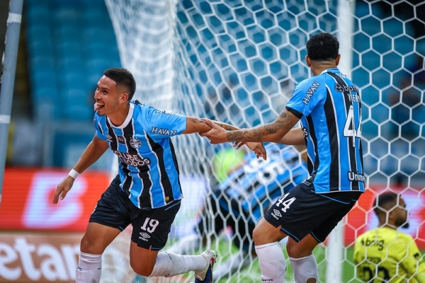 Grêmio derrota o Atlético-MG por 2 a 1 na Arena