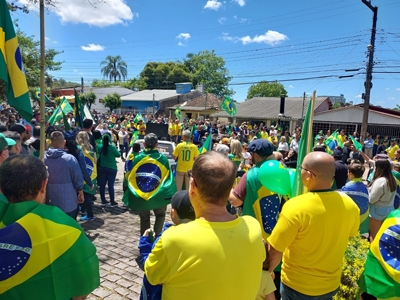Bolsonaristas cercam o quartel de Cachoeira do Sul por intervenção militar