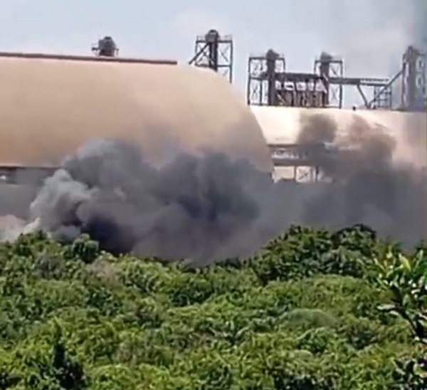 Corpo de Bombeiros combate fogo na Cargill