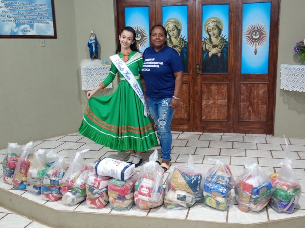 Prendinha do Fegaes entrega alimentos para o Bairro Mauá 