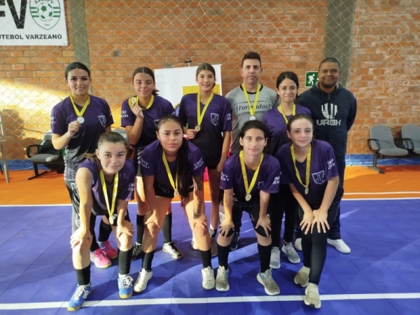 Escola Jenny é campeã no futsal misto dos 