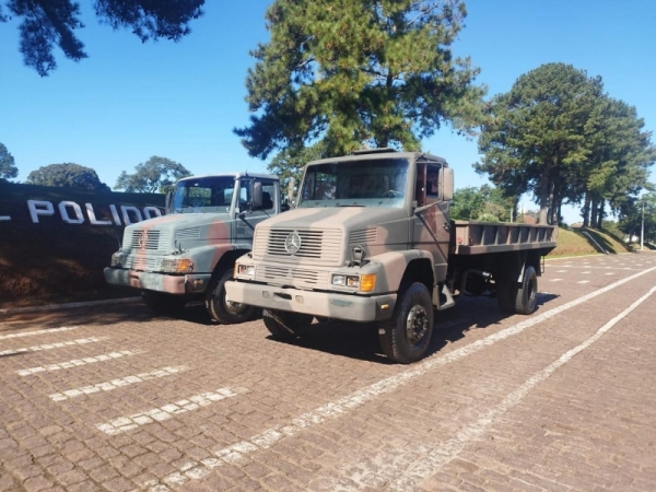 Prefeitura ganha dois caminhões do Exército