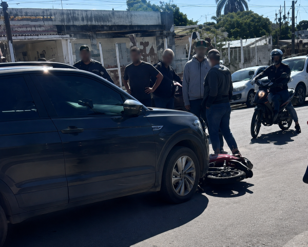 Carro arrasta Biz por várias quadras no Centro de Cachoeira do Sul