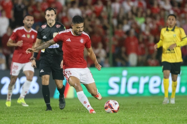 Inter goleia e encaminha vaga à final do Gauchão