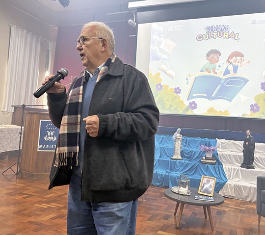 Semana cultural marista aplaude Mário Cesar Both