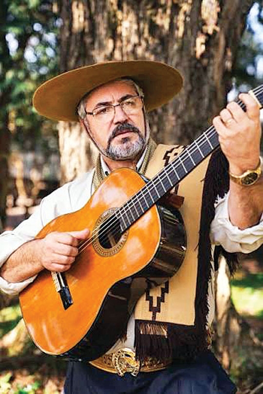 Nilton Ferreira hoje no palco da Feapec