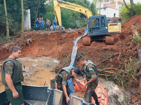 Tubulação da Corsan rompeu e deixou 13 bairros sem água em Cachoeira do Sul