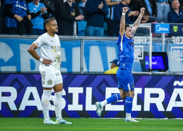 Grêmio leva sustos, vira para 3 a 1 e abre três pontos do Z-4