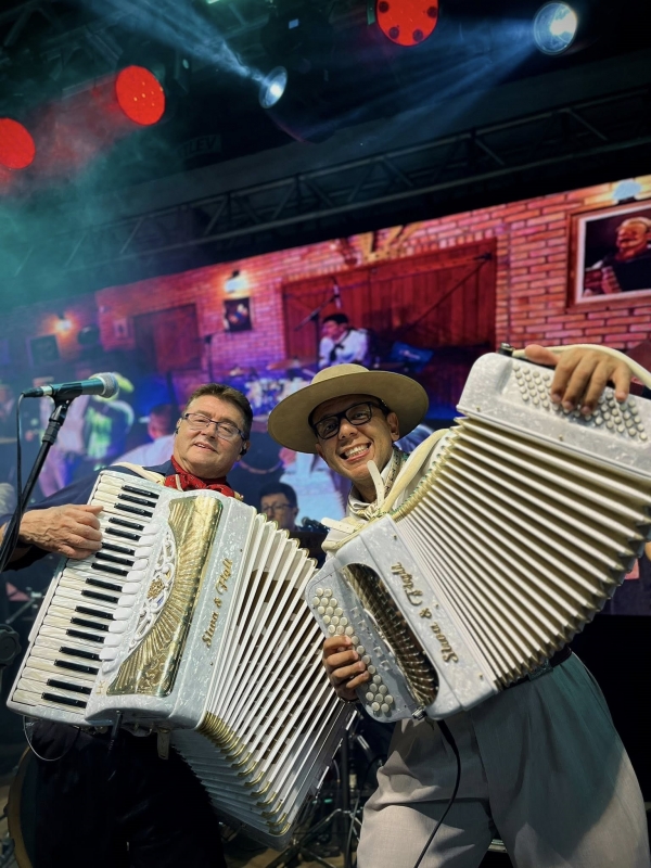 Monarcas e Mateadores do palco do CTG Tropeiros