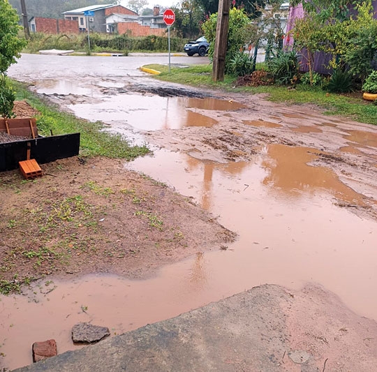 Moradores reclamam de atoleiro no Bairro Otaviano