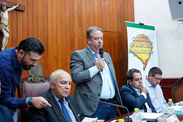 Audiência tenta resolver problemas da Corsan na cidade