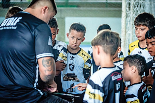 Gurizada em quadra no Derlizão